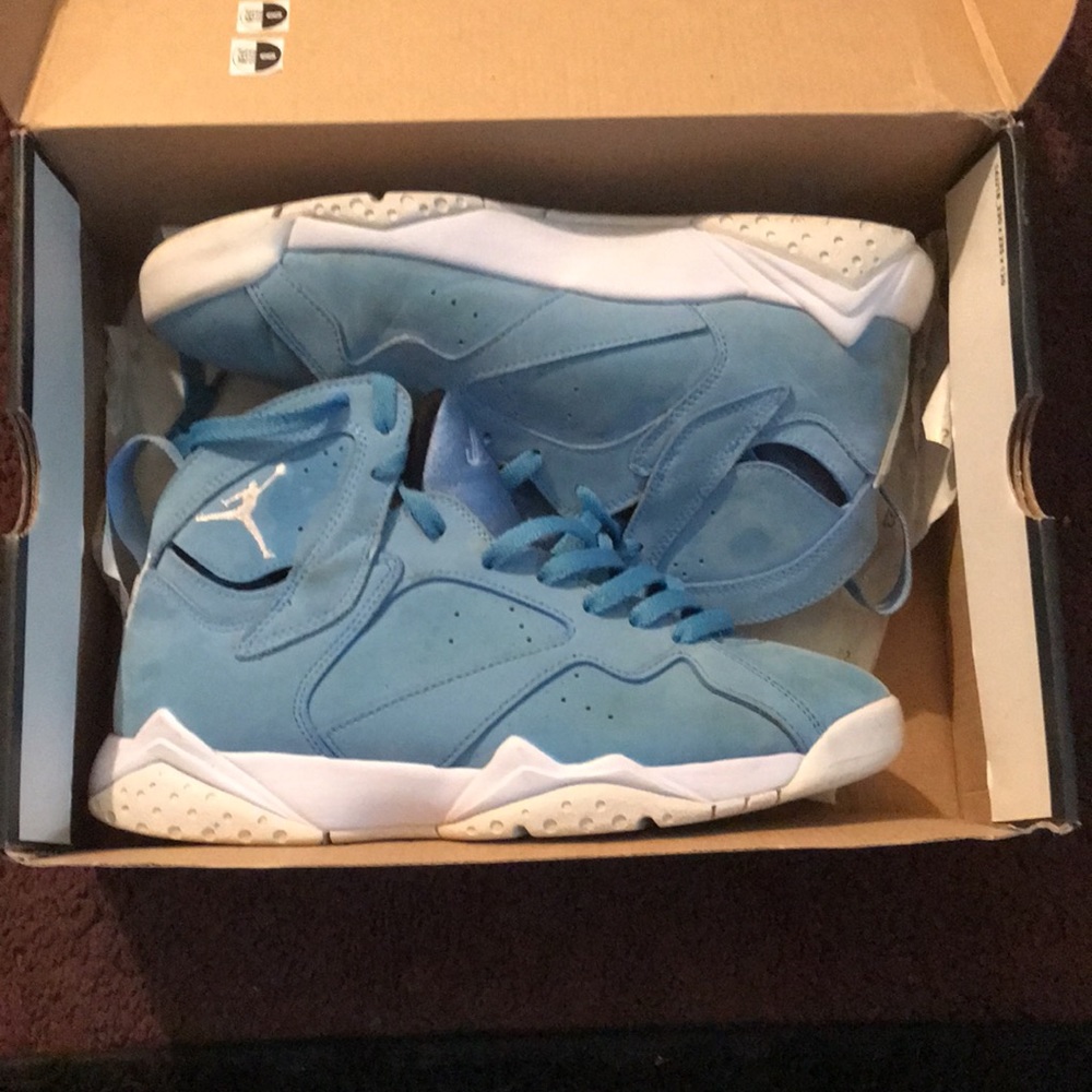 Air Jordan 7s retro Pantone Men’s sneakers
